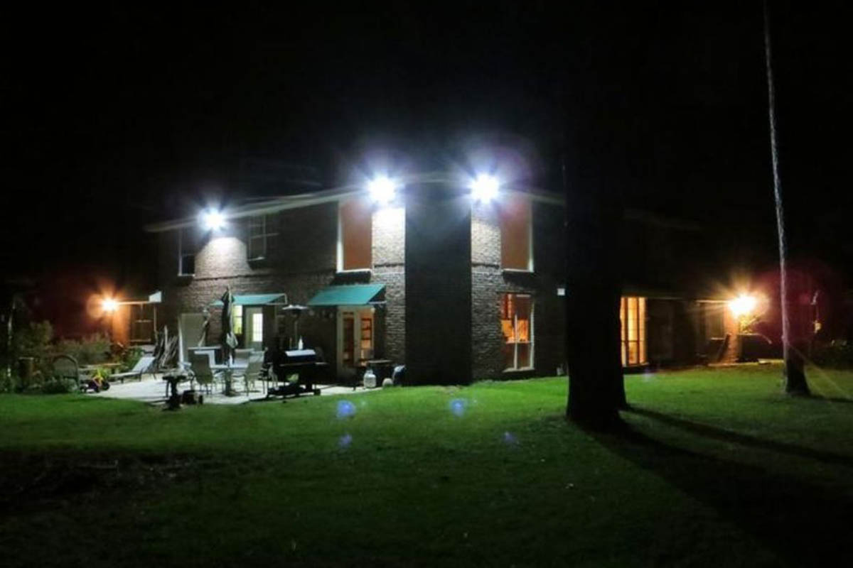 Hyperikon Outdoor LED Flood Light Bulbs Review